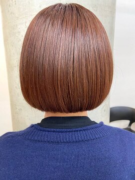 セル(CELL) ピンクブラウン　丸みショート　前下がりボブヘア　大人ボブ