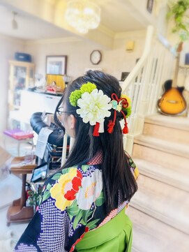 美容室 ティンカーベル ハーフアップ