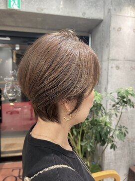 ソルドット バイ オハナ(sol.by ohana) 30代40代50代女性白髪ぼかしハイライトスタイル　ショート