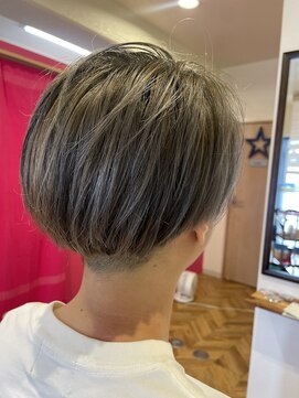 スノウ(snow) シルバーな刈り上げショート