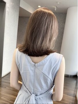 ザック ヴィ(ZACC  vie) 外ハネミディアム/ラテベージュ