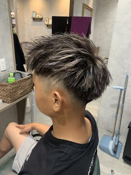 グラフ(GLaugh) ツイスト/短髪/ハイライト/フェード/アップバング