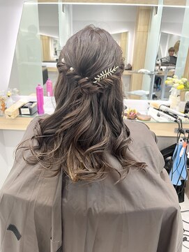 クシュ 所沢西口プロぺ通り(kusyu... ) エアタッチバレイヤージュシニヨンヘアカチモリハーフアップ