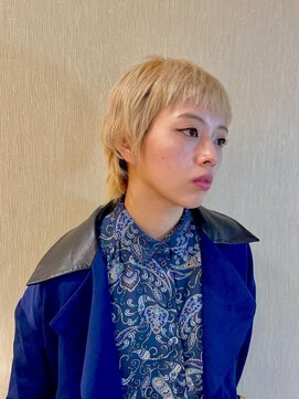 ヴィサージュクオン(VISAGE Quon) ベージュショートウルフ