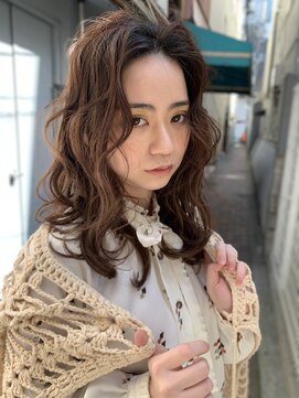 エミュスト(Emuest) ゆるふわパーマ+グラマラスカール