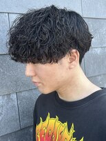 ヒュイル バイ ニアウ(Hwyl by Niau) メンズマッシュパーマ波巻スパイラルパーマニュアンスパーマ眉毛