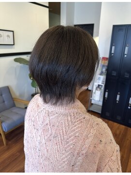 スリーバイザサロン(THREE by the salon) くびれショート