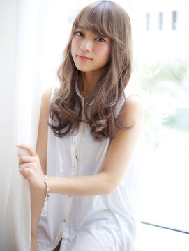 ヴィヴィ(VIVIE) 金髪ハイトーンホワイトミルクティー厚め前髪顔まわりレイヤー