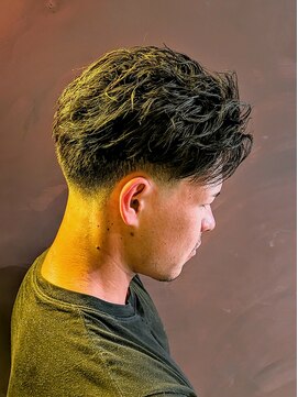 フォーコーナーズカットショップスリーセント 栄(FourCornersCutShop 3/cent) 【テーパーフェード×ラフカール】
