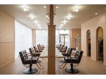 クロエ バイ ラヴィズム 松崎店(CLOE by LUVISM)の雰囲気（ゆったり寛げる空間。家にいるようにRelax。）