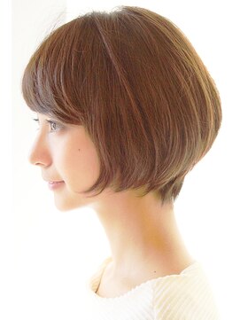 レウナ 外苑前(Reuna) 暗めカラーでも大人可愛く決まる　ひし形ショートボブ