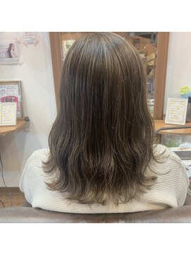 アンジェリーク フェミニンミディアム/ハイアンドロー/ミントアッシュ/波巻き