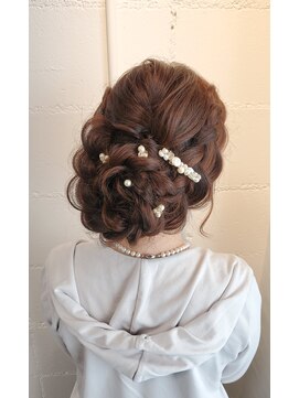 パリスパート2 編み込みボリュームシニヨンヘアスタイル