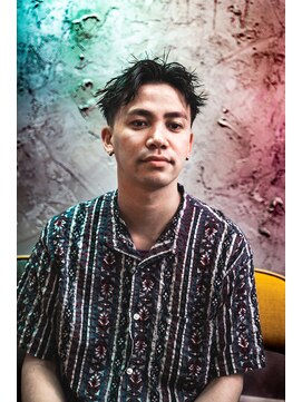 ウール(WOOL) 横にトガる反骨刈り上げ