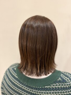 レナークルグラン(LENAHC Le grand) 切りっぱなし ミディアムボブ