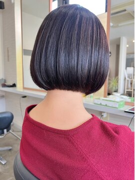 アリカ(alica) 20代30代ツヤ髪透明感黒髪暗髪ボブ 丸み小顔 内巻き