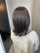 リア(lia) 外ハネスタイル&グレーベージュ