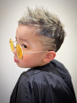 デザイニングヘアードゥ(designing hair Deux) キッズハイライトメッシュバリアート