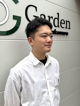 くせ毛を活かした刈り上げメンズベリーショート