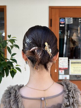 ヘアーラボ ハチ(HAIR LABO HACHI) ラメラメリボン風タイトアレンジ
