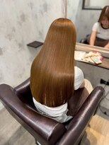 シシ 新宿(She 2.)&nbsp;イエローアッシュ/ストレート/艶髪/トリートメント/髪質改善