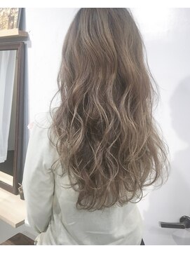 ヘアーアンドアトリエ マール(Hair&Atelier Marl) 【Marlお客様スタイル】アッシュベージュのふんわりロング♪