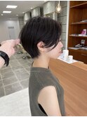 時代と首に沿ったショートヘア