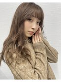 柔らかいグレージュ