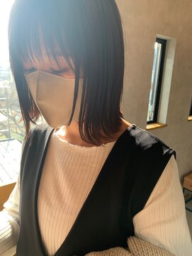 ハチ(hachi) 切りっぱなし韓国風タンバルモリボブ躍動感透け感耳掛け小顔