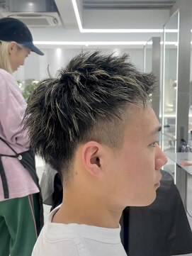 アールプラスヘアサロン(ar+ hair salon) アップバングツーブロックメッシュ