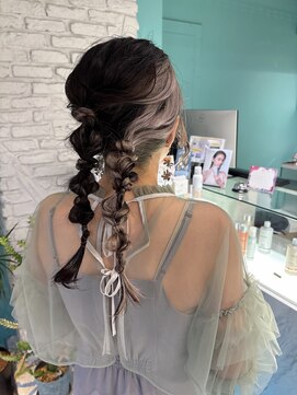 リーホリエ(Lee Horie) ツイン編み下ろしアレンジ【MOMOKA】