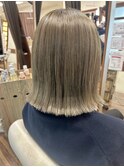 オリーブベージュ