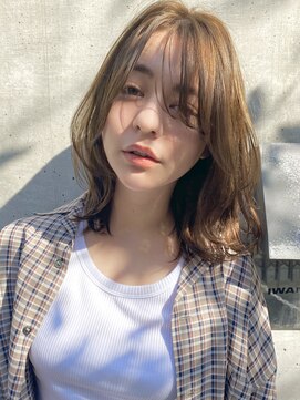 エリマ 調布(elima) くびれレイヤー カーキグレージュ フェザーバング 小顔 20代30代