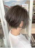ショートボブアッシュマットグレージュ前下がりショートヘア