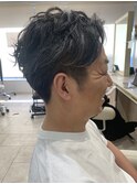 グレイヘアが映える　イケオジメンズカット　人生初パーマ