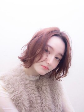 ジェニーバイメノン(JENNIE by Menon) ピンクベージュ　前髪レイヤーカット　ウェットヘアこなれミディ