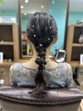 ヘアジーナ(Hair Jina) お呼ばれアレンジ☆ポコポコローポニー