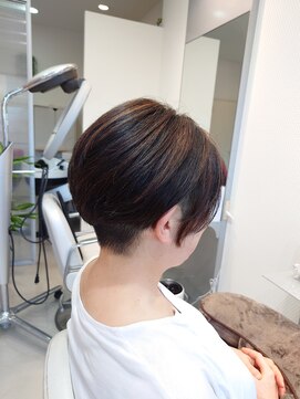 ヘアー2038(hair.2038) ハイライトが入ったツーブロック前下がりショートボブ