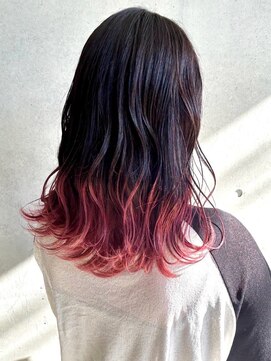 セル(CELL) グラデーションカラー　カシスピンク　デザインカラー　巻き髪