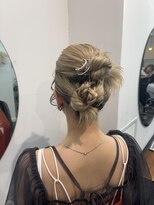 アオ(AO。)&nbsp;ボブヘアアレンジ/ツインシニヨンアレンジ/カチモリヘア