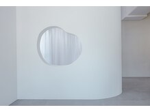statice. 【着付け/ヘアセット/着物レンタル/七五三/撮影】須磨/新長田の雰囲気（子供達に大人気の穴がある壁）