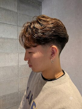 ワンワンオー バーバーショップ コンチネンタル(@110 BARBER SHOP continental) 海外風テーパーフェードセンターパートツーブロック