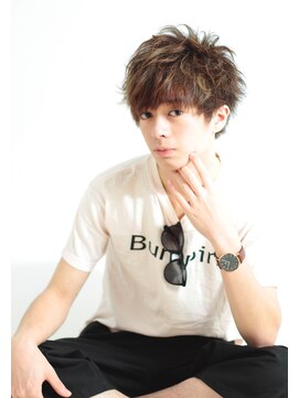 エイミーバイアフロート(amie  by afloat) ハイライトでおしゃれなショートマッシュ