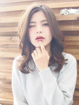 リベラ(LIBERA) レイヤーミディ×大人可愛いオフィスヘア