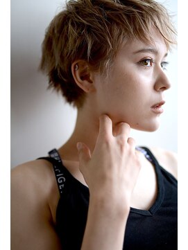 ミラバイグリーン(Mira by green) High tone×刈り上げショート