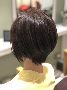 イーラ(era) 前下がりグラデーションボブ