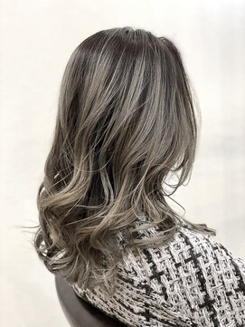 ヘアーサロン イルア 北越谷(hair salon I'LUNA) シルバーブラックバレイヤージュ