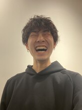 美容室に来るのに緊張したくないですよね！話しやすくラフな美容師が居心地の良い空間をつくります！