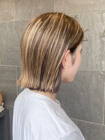 メゾン アヴァロ(Maison Avallo)&nbsp;ハイライトデザインの切りっぱなしボブ