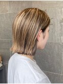 ハイライトデザインの切りっぱなしボブ